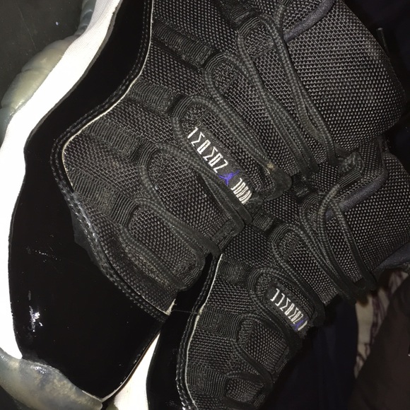Jordan 11’s Space Jam - Picture 2 of 2